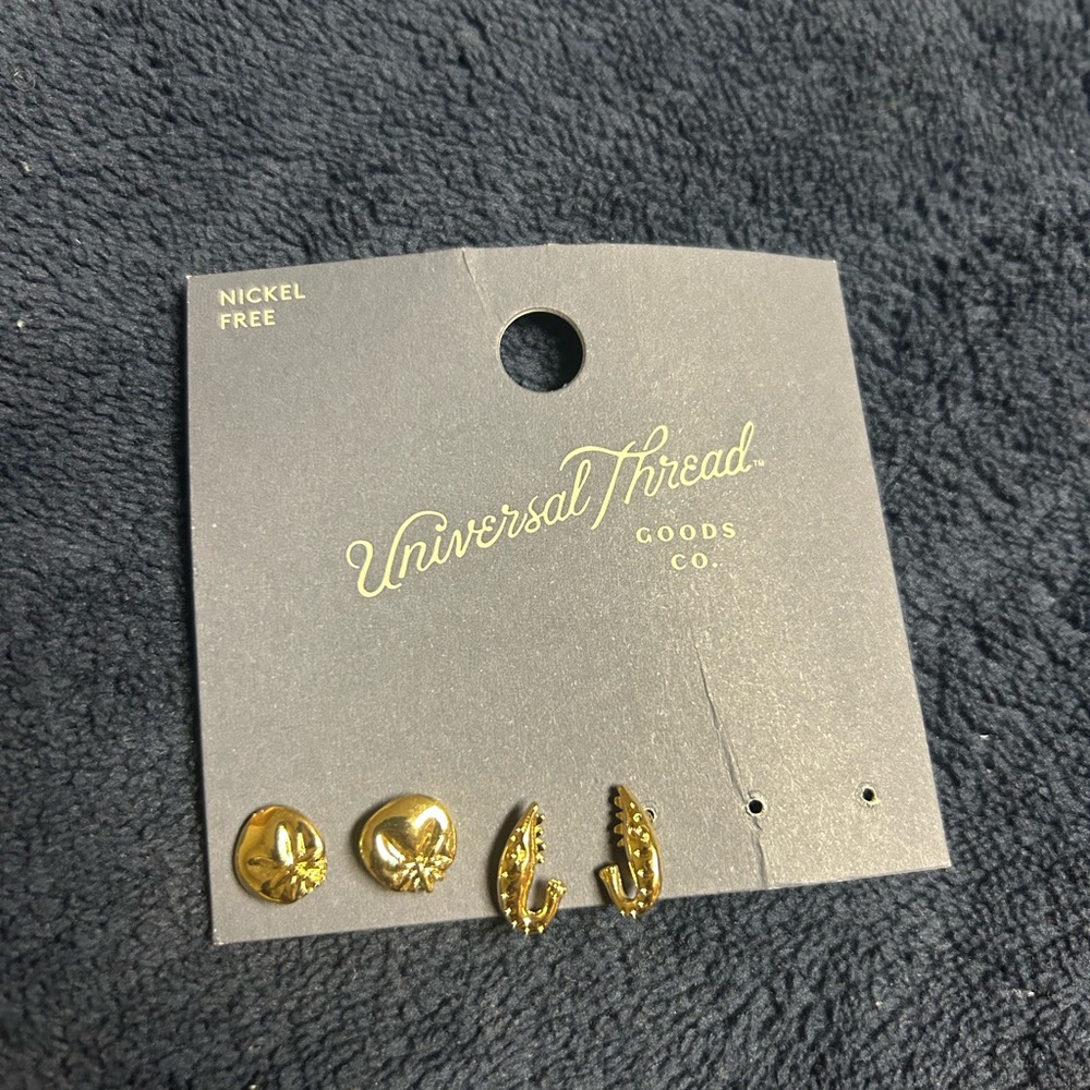 Universal Thread Gold Earrings Set